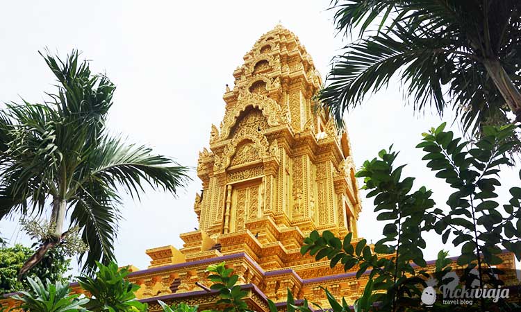 wat ounalom phnom penh, golden pagoda, cambodia