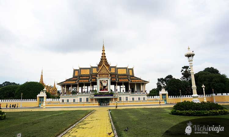 royal palace phnom penh vicki viaja