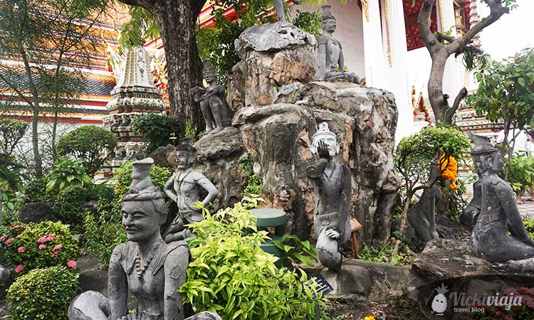 Wat Pho temple grounds, statues, Bangkok in 5 days