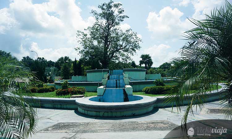 Water fountain Gardens I Water park I Naypyidaw - The empty capital of Myanmar I bizarre I Ghost town I Burma I Southeast Asia I experiences in Myanmar I vickiviaja