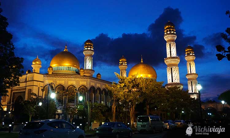 Jame'-'Asr-Hassanil-Bokiah-Mosque Brunei Darussalam I Impressive Mosque I Golden Mosque I Borneo I Southeast Asia I vickiviaja