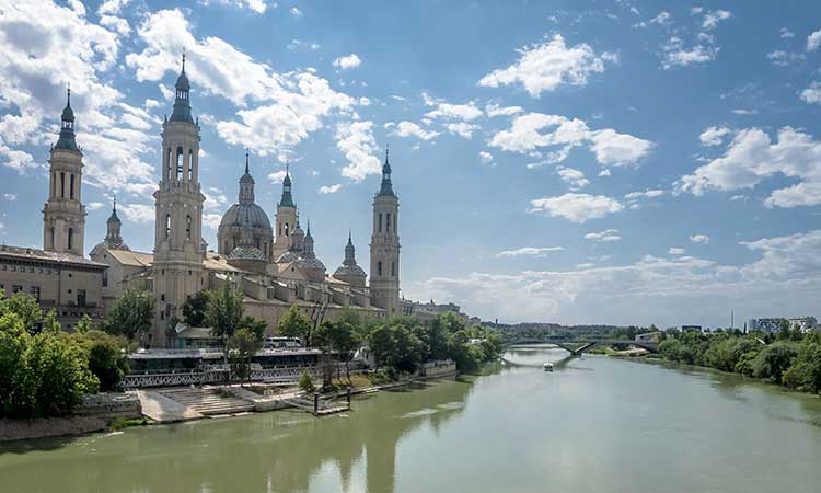 Basilica del Pilar, Zaragoza, river, Spain
