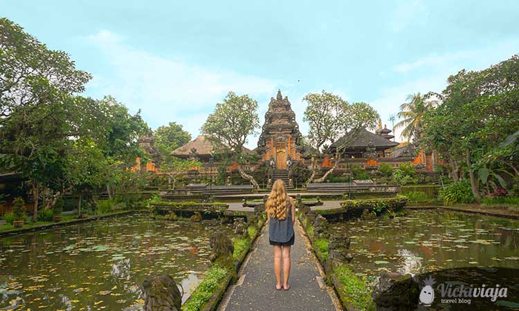 Ubud, Tempel in Bali, Eintritt in Bali Kosten, Mädchen
