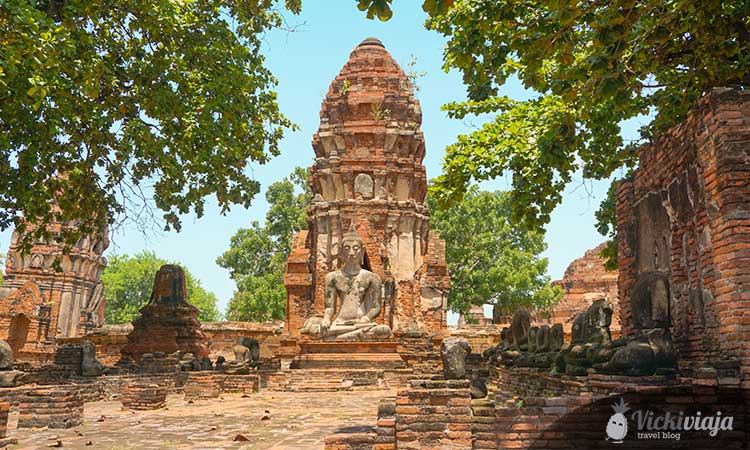 Temple ruins in Ayutthaya, romantic places in Thailand