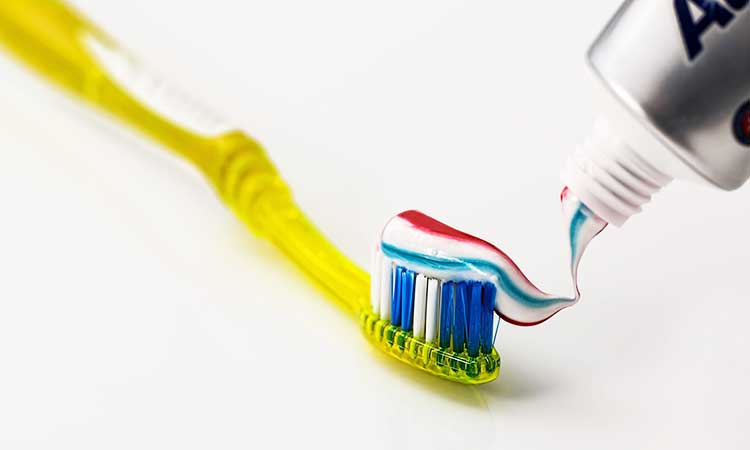 plastic toothbrush, zero waste travel, how to avoid plastic