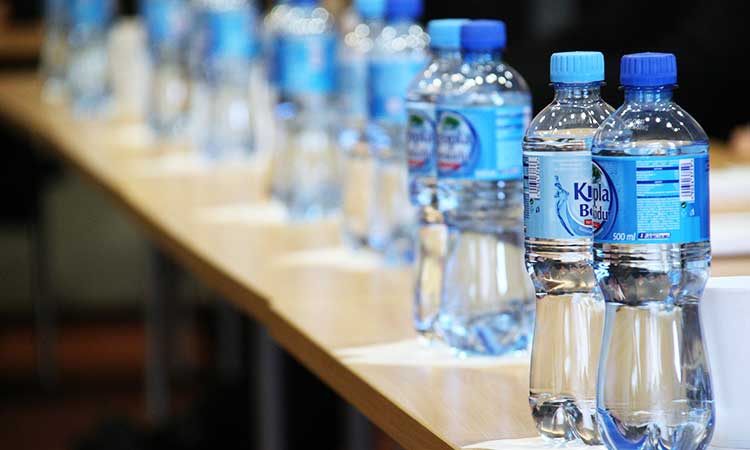 Wasserflaschen, Plastikmüll vermeiden