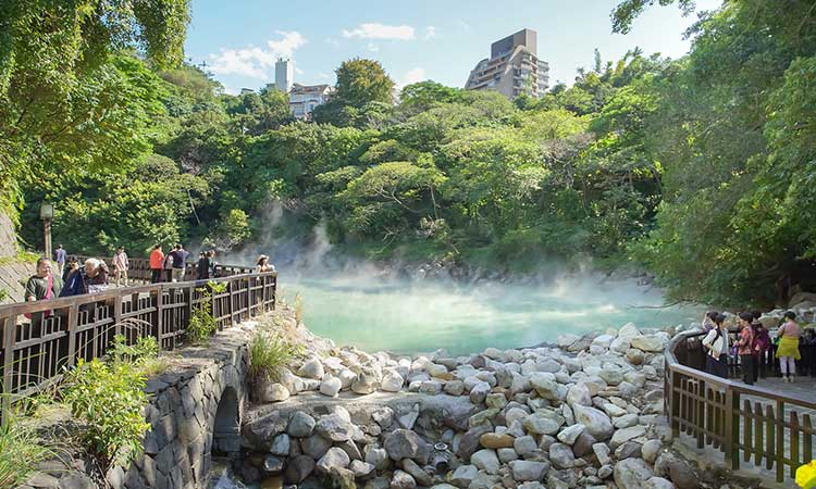 Beitou, Thermal Valley, View on the water, visitors