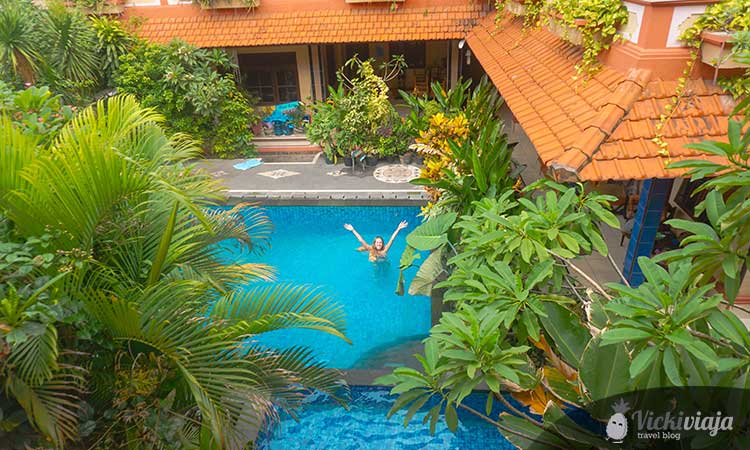 Bali Unterkunft, Unterkunftspreise, Pool und Palmen von oben