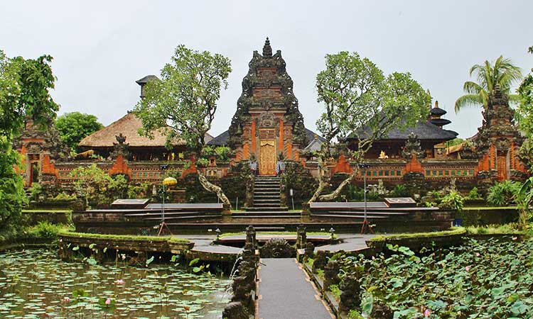 Temple in Ubud, Balinese architecture and culture