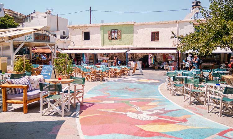 Matala, Kreta, Griechenland, farbenfrohe Straße