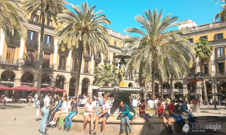 Plaza Real, Placa Reial, Barcelona, fountain