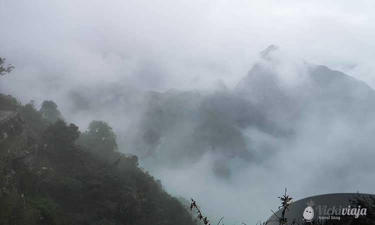 Machu Picchu vom Nebel verdeckt