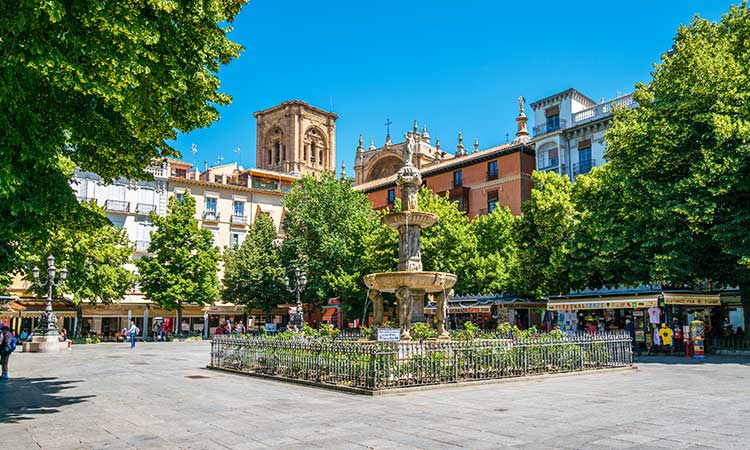 Plaza Bib-Ramblas in Granada, fountain